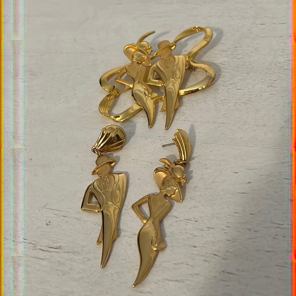 Vintage JJ Gold tone brooch and earrings